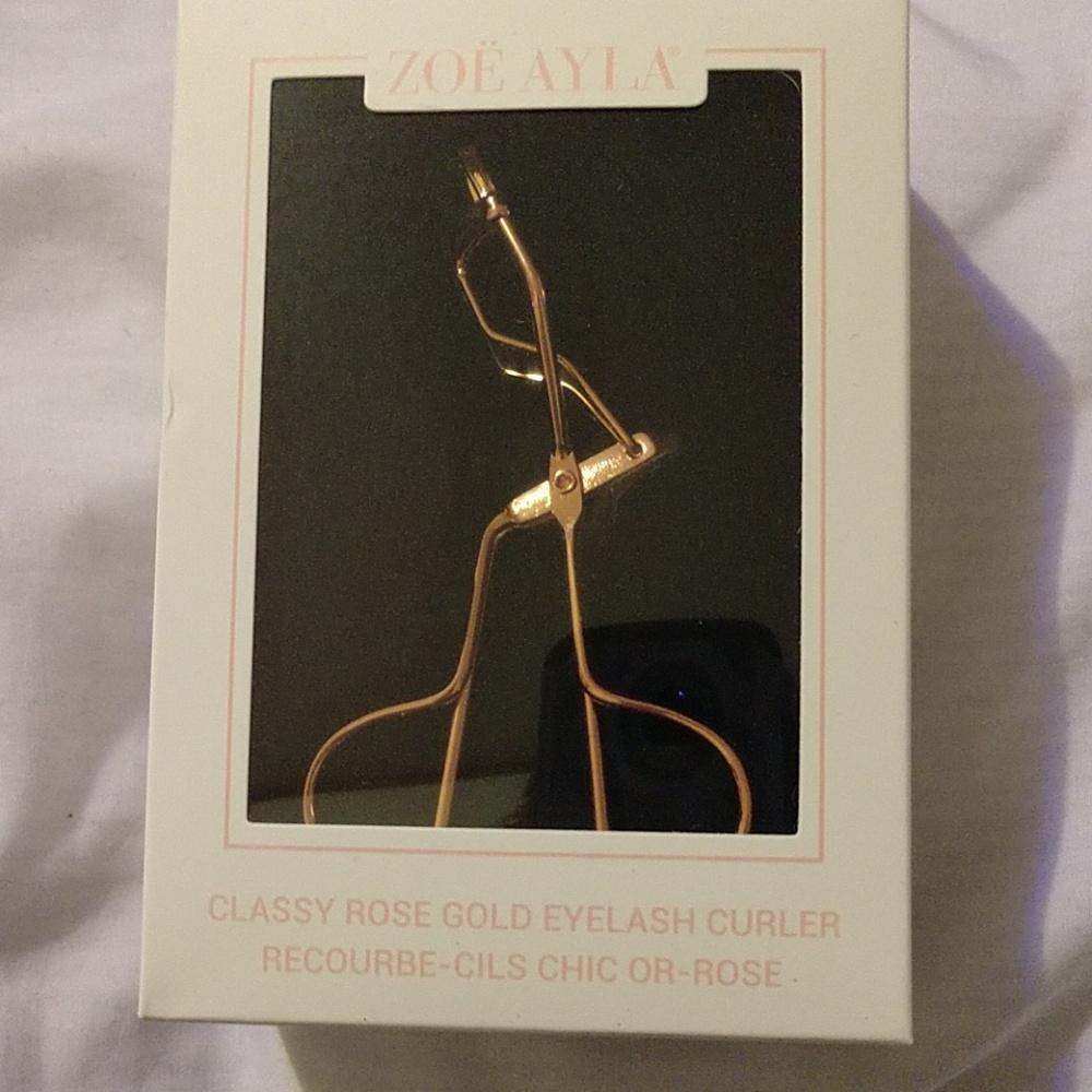 Eyelash curler